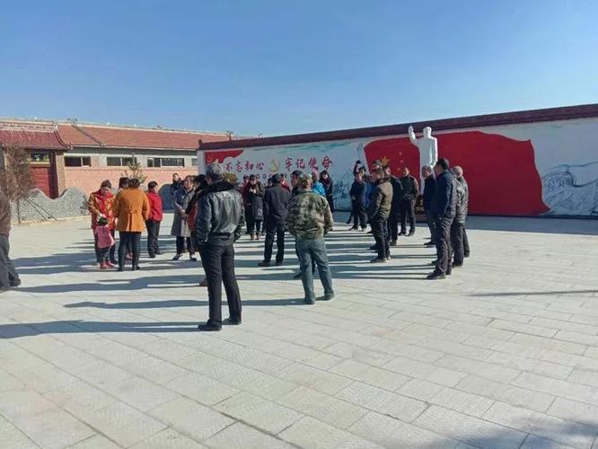 今天上午,沁县郭村镇南沟村的村民们,过了一个难忘的上午