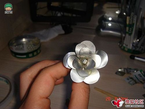 教你用易拉罐做玫瑰花的图解