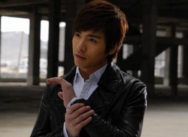 《铠甲勇士》北淼是个富家子弟,听到他毕业学校,网友