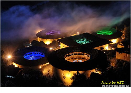 疑似飞碟落地来_夜景_poco摄影,土楼,福建,夜景