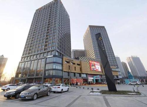 来到万豪世纪广场 这家在净月仅开业一个月多月的商场 真的很会搞