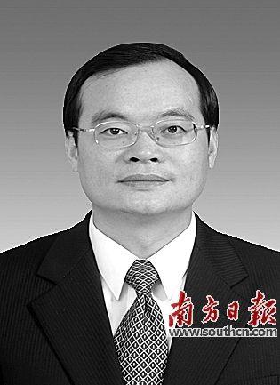 省人大常委会主任黄龙云出席会议.