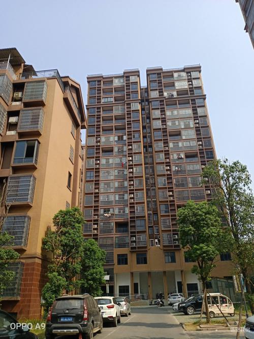 名人苑全新毛坯三室两厅两卫,户型好,黄金楼层