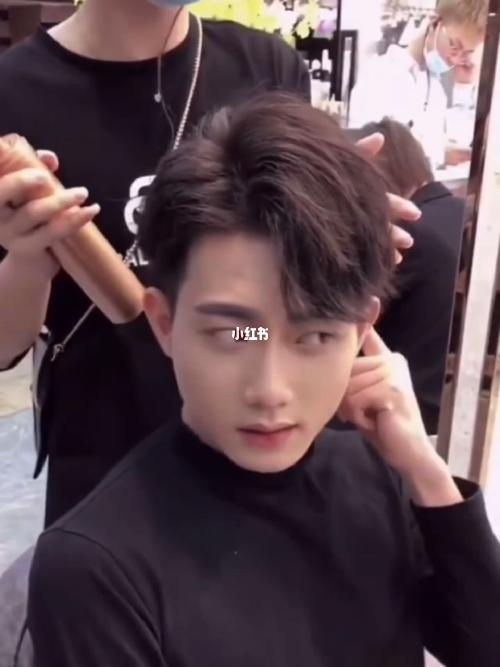 男生不能错过减龄发型_发型_男士发型_气垫烫_烫发_减龄_三七分_修饰