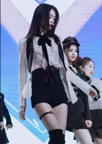 练习生团体trainee18,女子演唱组合火箭少女101成员,毕业于湘南学院