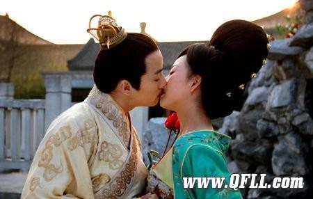 电视剧吻戏视频:殷桃和余少群