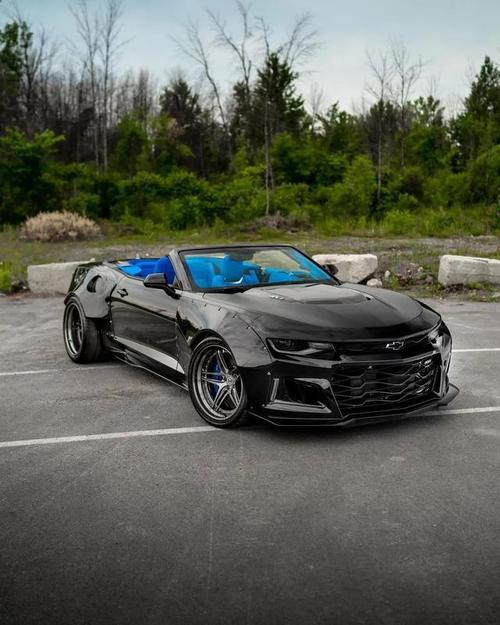 雪佛兰科迈罗敞篷跑车