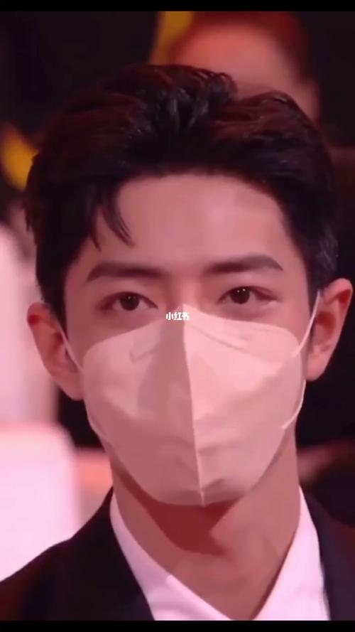 戴着口罩也掩饰不住的帅气_口罩_向全世界安利肖战_娱乐_明星娱乐资讯