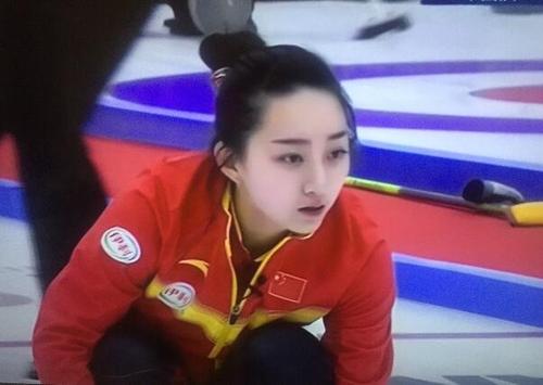中国冰壶新女神晒美照走红