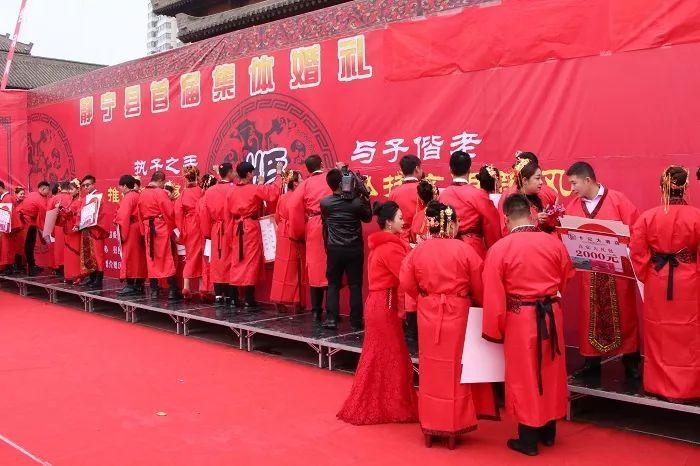 文明婚礼唱新风——静宁县举办首届集体婚礼推动移风易俗助扶贫