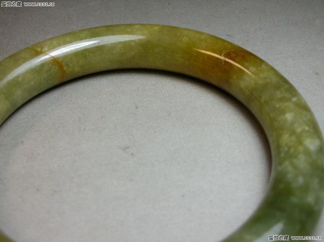 出土的清代翡翠环(镯)
