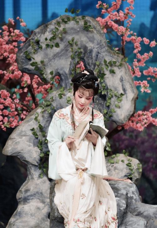 丹韵旭影我眼中的越剧王派花旦李旭丹