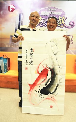 华人频道>华人资讯      马士余 ,笔名中华太极龙,阴阳鱼(太极龙)画家