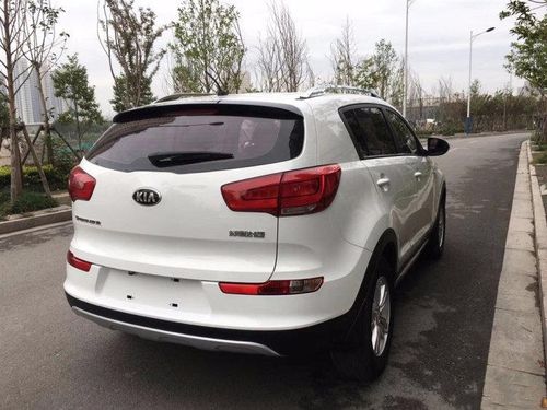 新款起亚智跑,2.0排量,自动档,中档型越野车(后面)