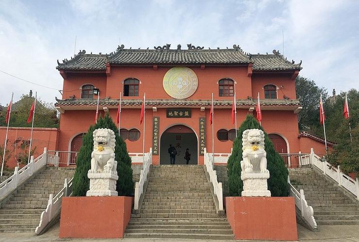 1 / 20 1,河南省驻马店市泌阳县盘古乡(原陈庄乡)位于豫南桐柏山脉东