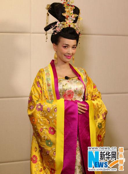 张庭韦贵妃造型录影 珠光宝气"心狠手辣"