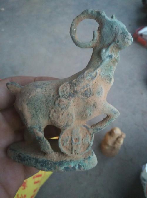 铜羊踩乾隆钱值多少钱