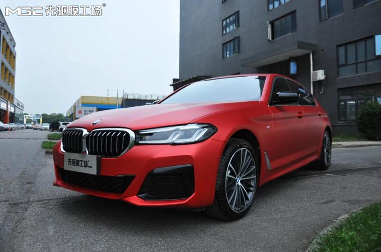 武汉先驱膜工场宝马5系改色超哑拉丝红案例换个颜色激发不同气质