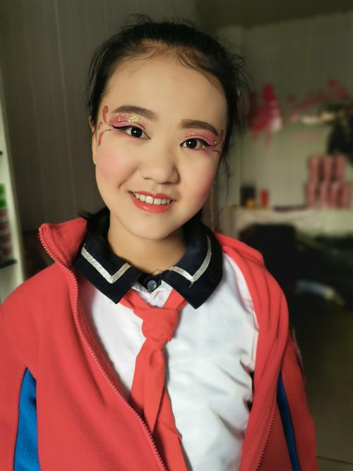 活动要参加————举着皇甫学校代表队的牌子参加华亭市小学生运动会
