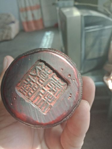 乾隆年制漆器百子祝寿瓶,请高人帮忙看看怎么样,值多少钱?