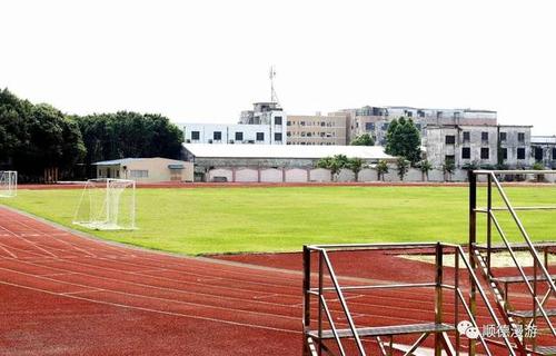 是集各方面力量新建的一所初级中学,由区,镇政府,村委会及祖籍勒流镇