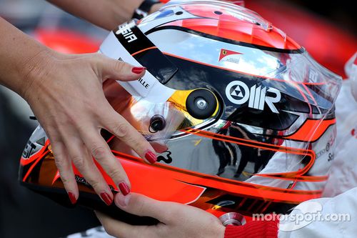 玛鲁西亚f1车队朱尔斯·比安奇的头盔