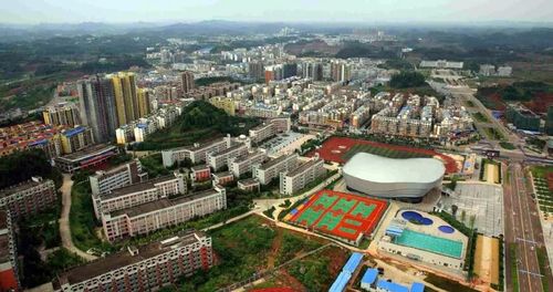 四川省遂宁市有2个区,3个县,最东边的县就是蓬溪县了,和南充及重庆