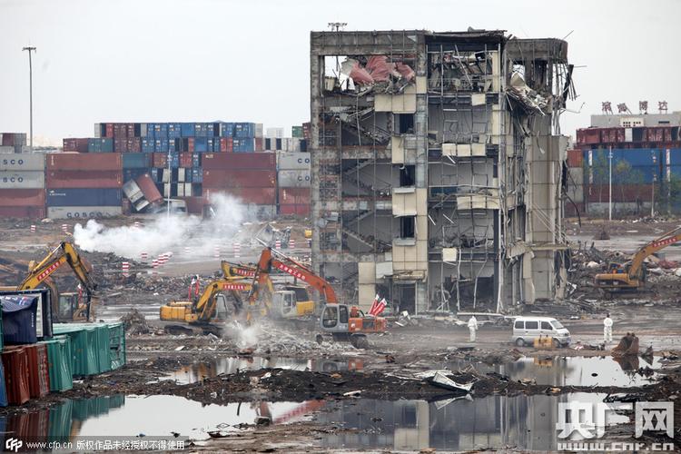 天津港爆炸核心区:跃进路派出所开始拆除