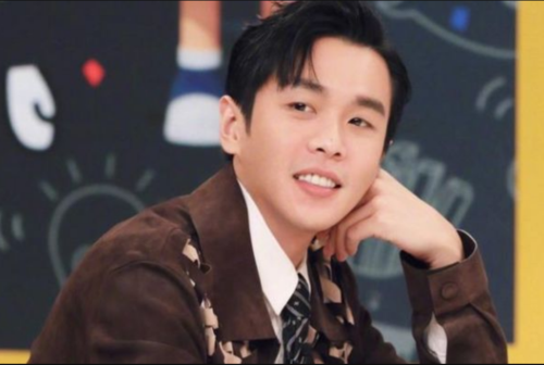 "范家兄弟"郭麒麟冰箱"造假",大哥张若昀暖男实锤了,何老师直言:真抠