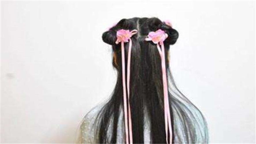 女孩穿汉服头发怎么扎