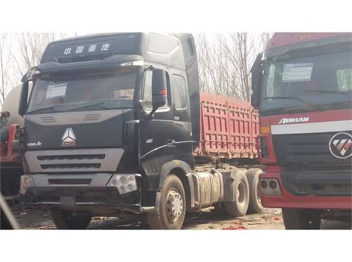 【济宁】中国重汽 豪沃 a7 牵引车 重卡 420马力 6x4 前四后六 (驾驶