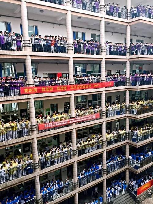 「拦江路里藏着我们三年的青春」 拦江路上的再也不是武汉三高,可拦江