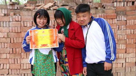 欢欢的童年:欢欢把弟弟的奖状改成自己的名字,骗妈妈买好吃的,结局太