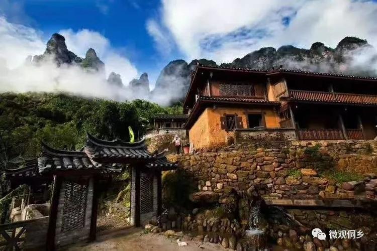 旅游度假区位于广西来宾市金秀瑶族自治县六巷乡大岭村,处圣堂山南麓