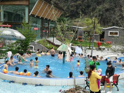 石棉县田湾河草科神龙温泉酒店