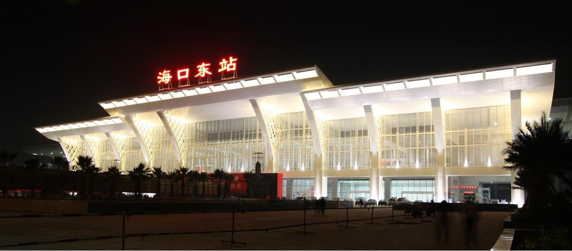 南宁市城建集团慰问南宁火车东站枢纽快速集散系统工程工地建设者(图)
