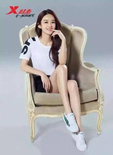 首先,就是邀请了当红小花旦赵丽颖进行代言.