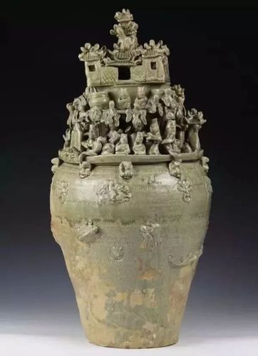  p>三国青釉堆塑谷仓罐,20世纪30年代后期浙江绍兴三国墓出土,现藏