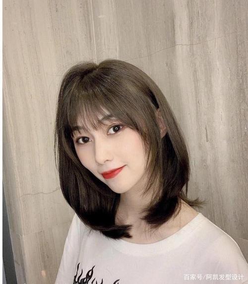 2022年女生都爱剪的锁骨发碎发发型百搭减龄瘦脸显气质洋气