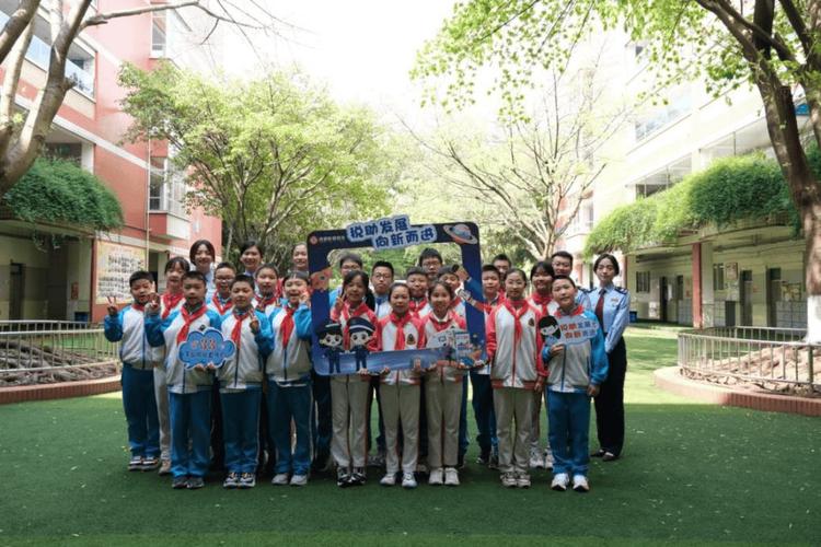 新都税务联合成都市三原外国语学校开展青少年普法活动