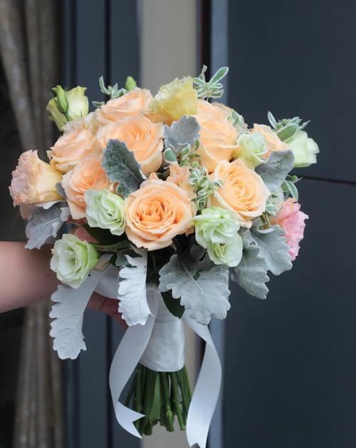 新娘手捧结婚领证鲜花中西西式淡雅真花绣球新娘手捧花