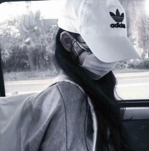 戴口罩的女生头像