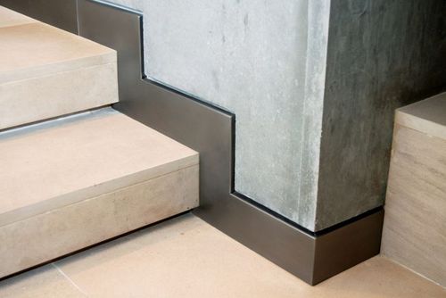 楼梯踢脚线别再用常规式,改为内嵌式的美观不磕碰,很加分!