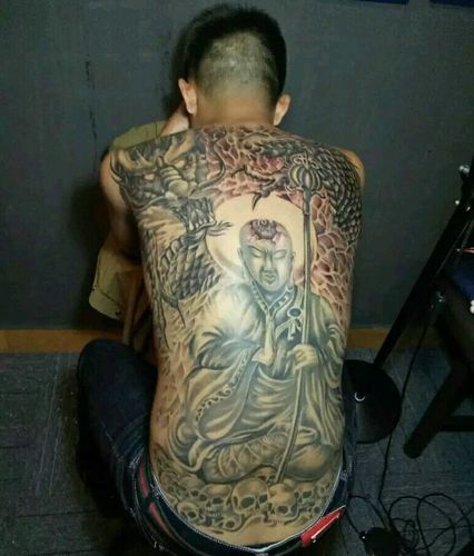 霸气十足的满背佛祖纹身图案