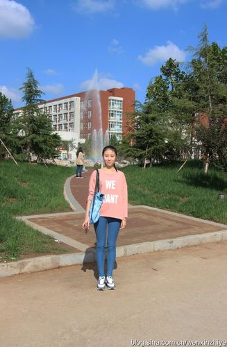 38,生命科学系新生李雅洁,在喷泉广场东南侧拍的.