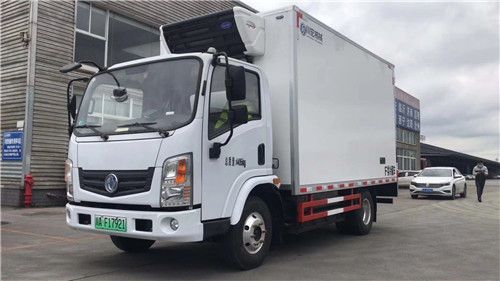 东风4米插电式混合动力国六冷藏车,绿牌,免交购置税市内不限行