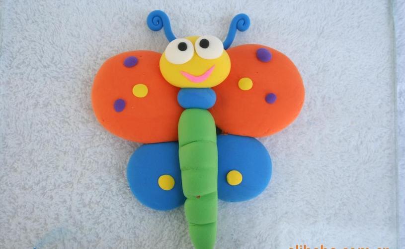 "美丽的蝴蝶"——中班彩泥社团活动