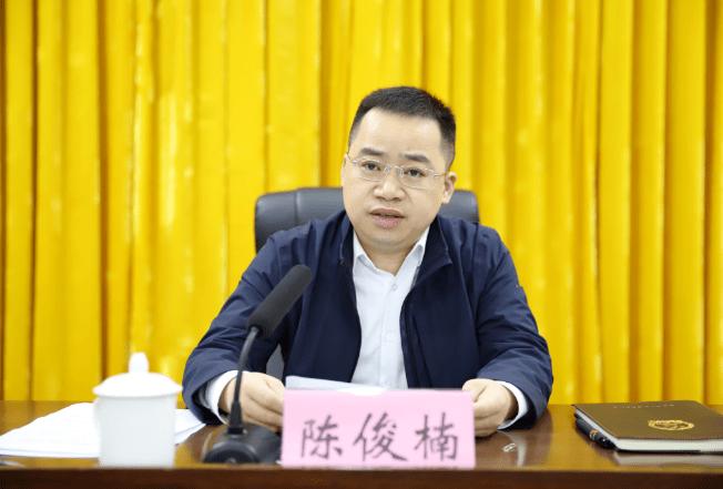 公开履历显示,陈俊楠是江西于都人,北京信息工程学院工商管理系工商