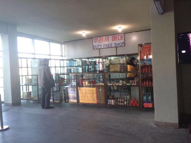 很小很小的机场,这就是一个国家 免税店