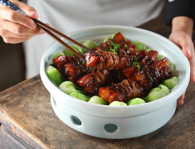 特色菜酒香稻草肉